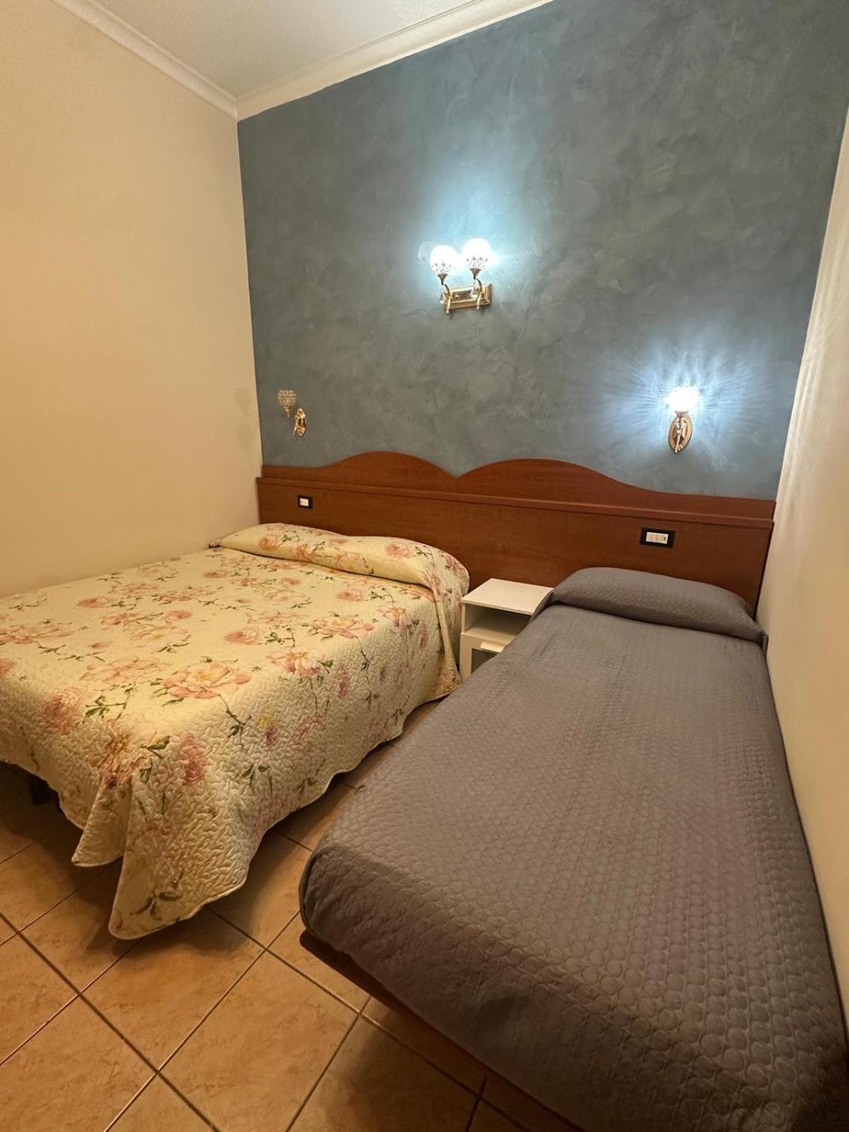 Отель Near Termini Station Рим Экстерьер фото